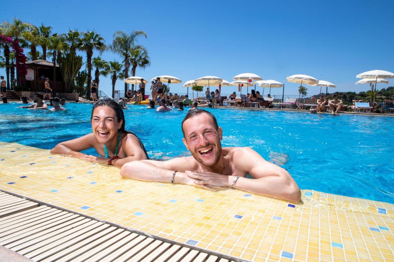 Hotel Olimpo le Terrazze Letojanni Esterno foto