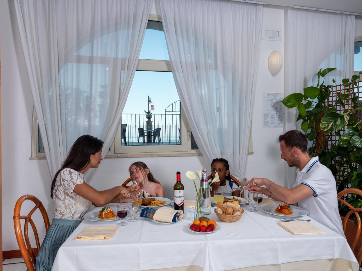 Hotel Olimpo le Terrazze Letojanni Esterno foto