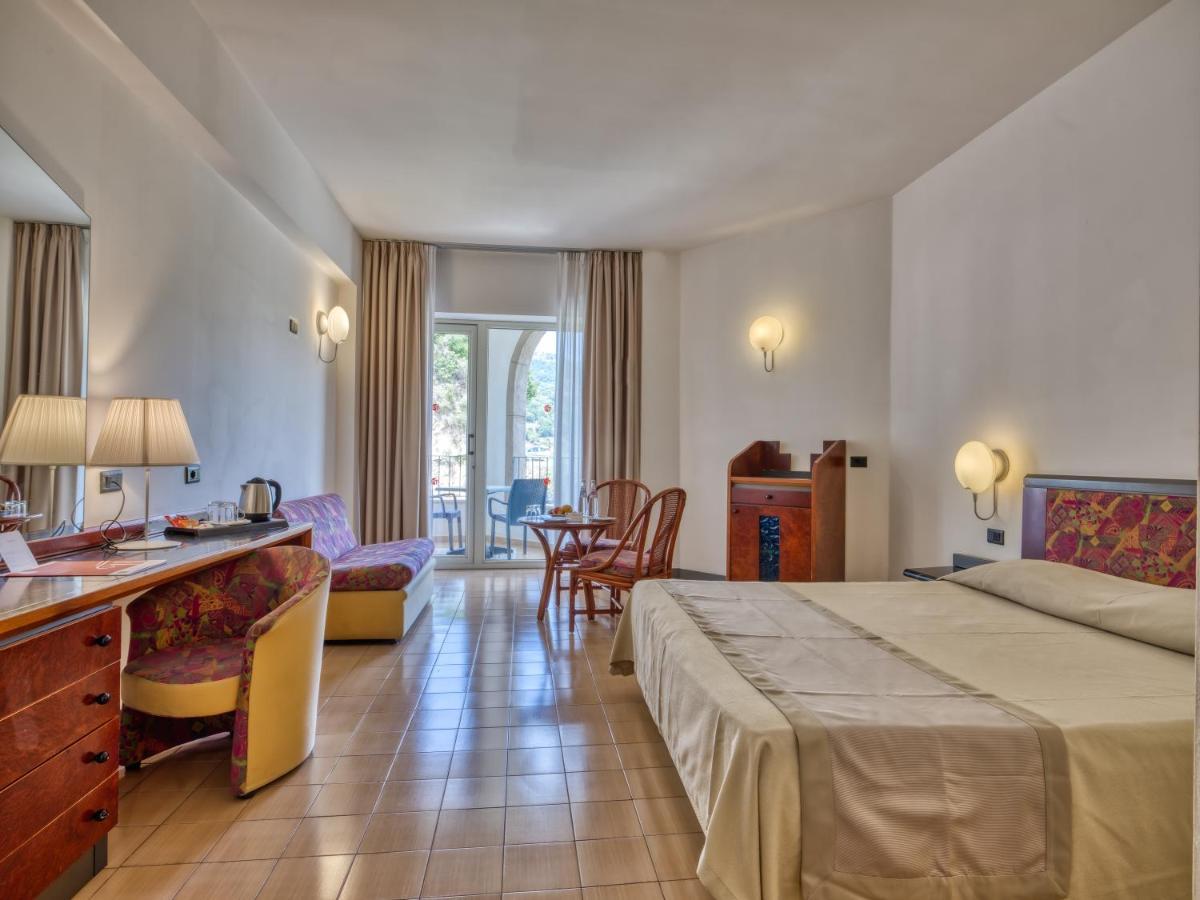 Hotel Olimpo le Terrazze Letojanni Esterno foto