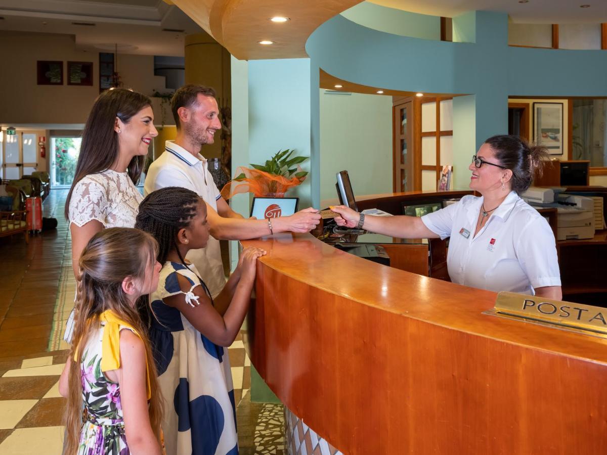 Hotel Olimpo le Terrazze Letojanni Esterno foto