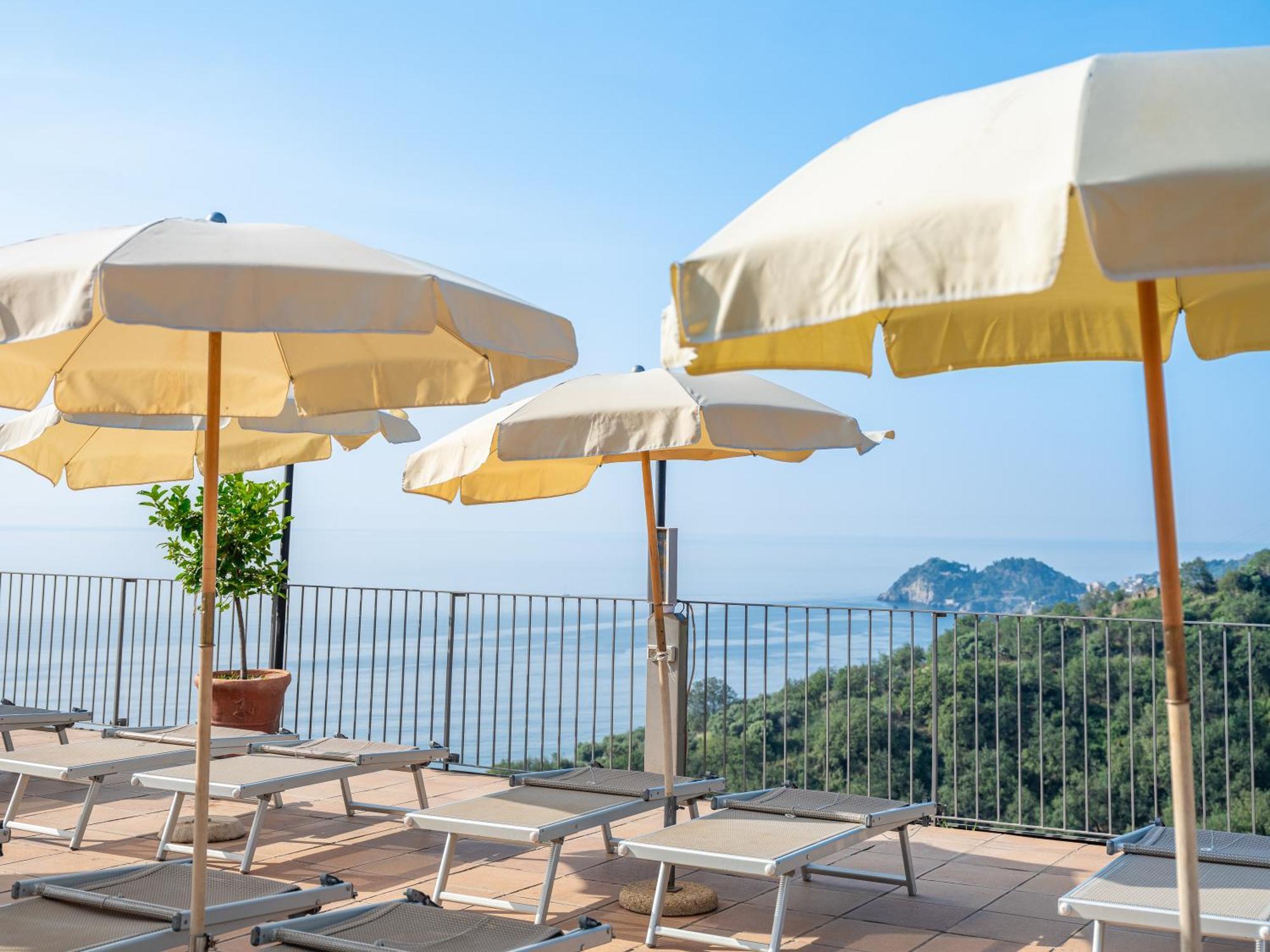 Hotel Olimpo le Terrazze Letojanni Esterno foto
