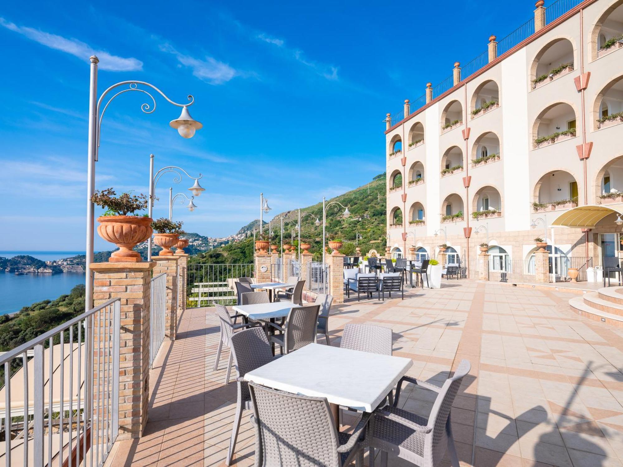 Hotel Olimpo le Terrazze Letojanni Esterno foto