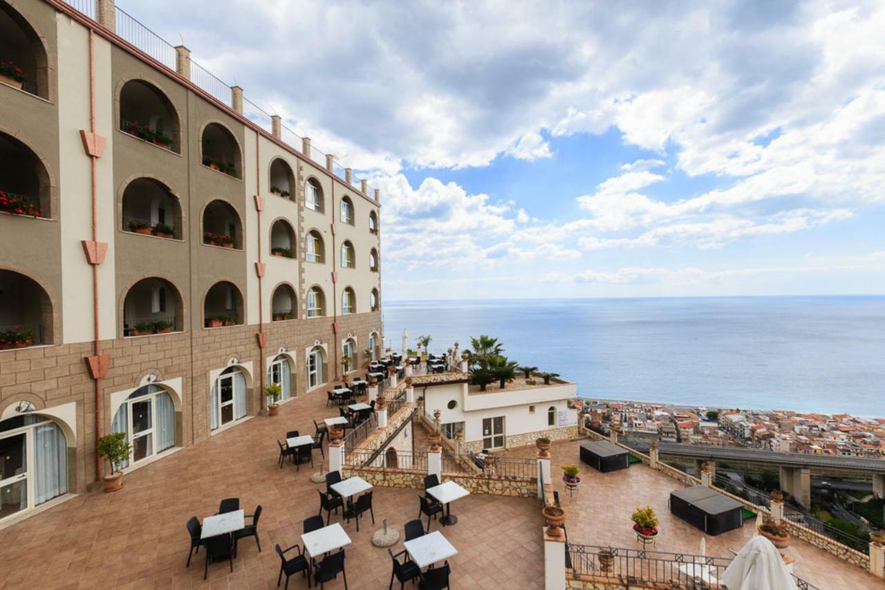 Hotel Olimpo le Terrazze Letojanni Esterno foto